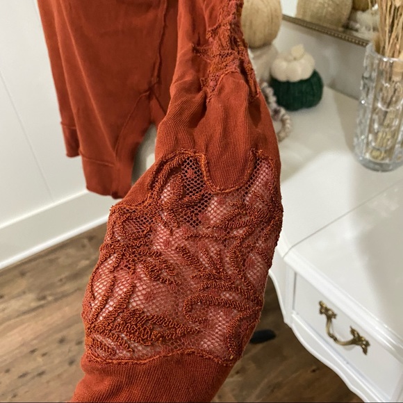 Free People Floral Lace Details Pullover Sweatshirt Top Open Back Sz XS Orange - Picture 6 of 13